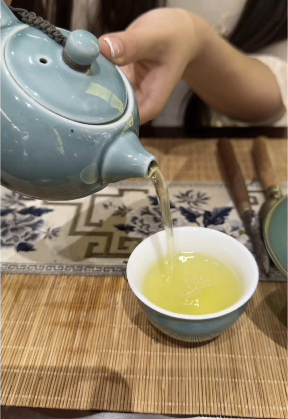 Nước chè tươi rót vàng mơ, đôi khi hạnh phúc đơn sơ vô cùng 🥰 #xuhuong #xuhuongtiktok #chethainguyen #chesachthainguyen 