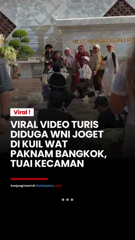 Sebuah video yang menunjukkan sekelompok orang berjoget di area Kuil Royal Wat Paknam Phasi Charoen, Bangkok, viral di media sosial.  Video itu diunggah oleh akun X @/RedSkullxxx pada Selasa (27 Mei), yang mengklaim bahwa para turis tersebut berasal dari Indonesia. Aksi tersebut memicu reaksi beragam dari warganet Thailand, karena lokasi tersebut merupakan tempat ibadah yang sangat dihormati.  Wat Paknam dikenal karena patung Buddha raksasanya dan stupa kristal, serta dianggap simbol spiritual penting di Negeri Gajah Putih. Belum ada tanggapan resmi dari otoritas terkait, namun peristiwa ini memicu diskusi soal etika turis di tempat suci. --- #Radarpena #Radarpenanews #WatPaknam #TurisIndonesia #ViralThailand #EtikaWisata #JogetDiKuil #BeritaViral