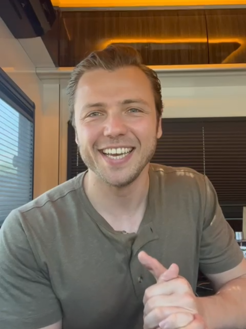 seni çok seviyoruz. iyi ki doğdun 🥹♥️🎉 #teşkilat #tolgasarıtaş #تولغا_ساريتاش #tolgasaritas 