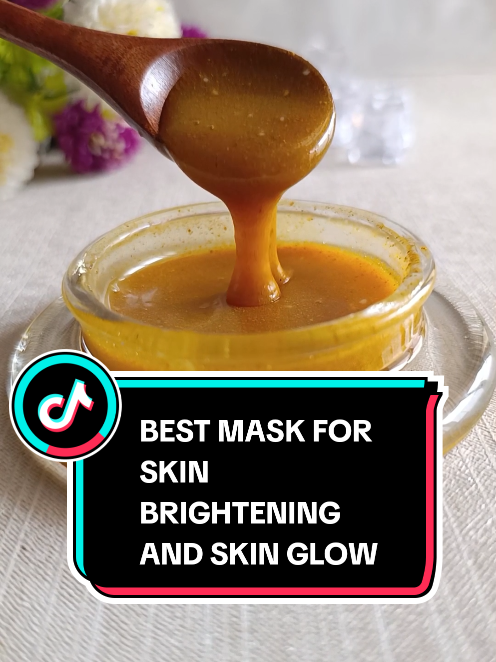 How to make Turmeric mask for skin glow and skin brightening. #skincare #naturalskincare #turmericmask #skinbrightning #skinglow #naturalremedy #naturalrecipes 