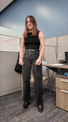 Tuesday to Friday, but every day I’m saying “baby, baby, baby ooooh” to myself in the mirror 💃 #OutfitOfTheWeek #justinbieber #ootdfashion #corporate #worklife #workinghard #transitions #ootw #officelife 