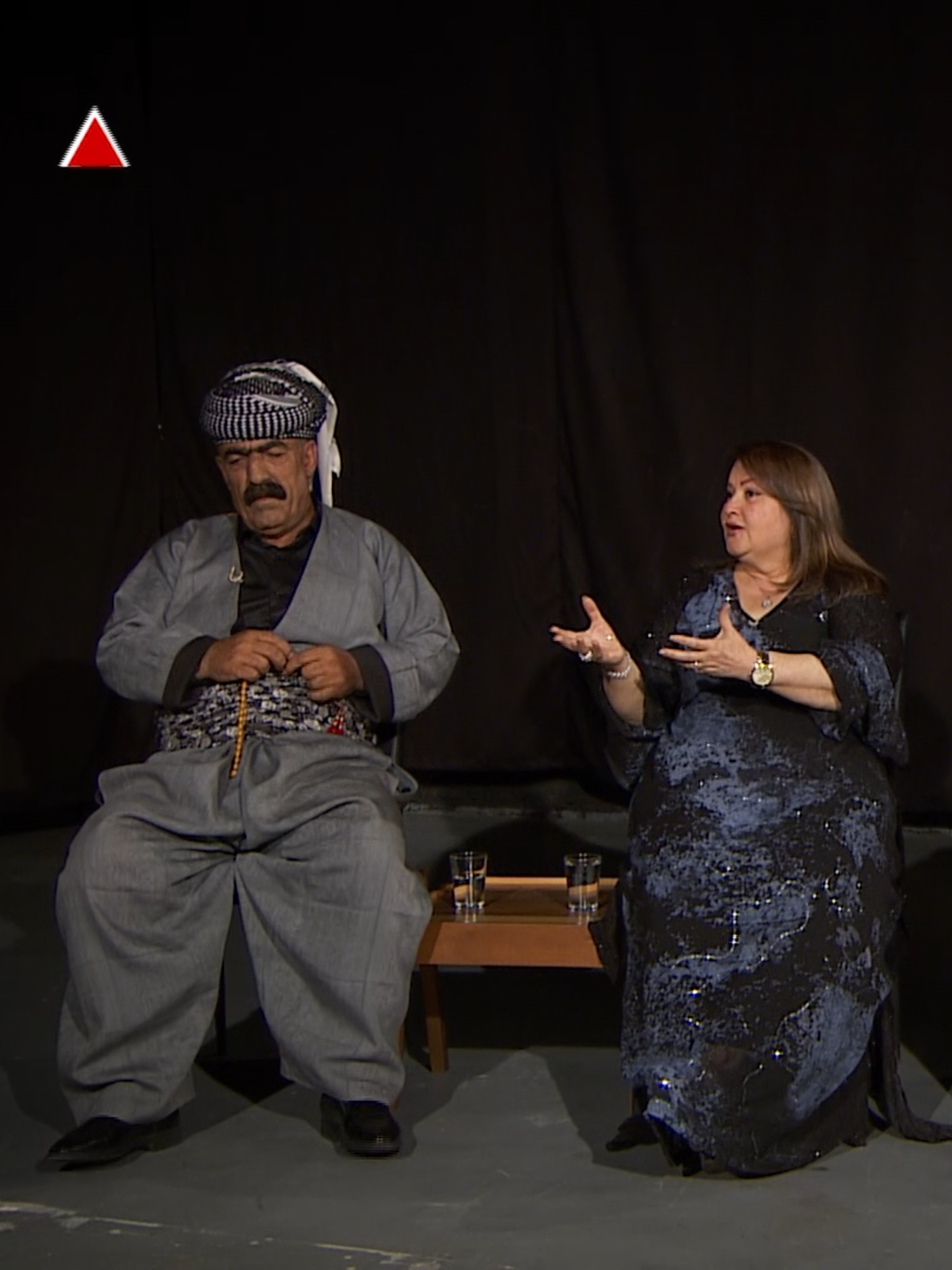 🔴  بۆچى داب و نه‌ریتێن جڤاكى وه‌كى خۆ نه‌مان؟ هه‌مى تشت بوونه‌ مودێل و چاڤلێكرن؟ ئێدى بچویك حوكمى ل مالێ دكه‌ن؟  ● كه‌ساتییه‌كێ جڤاكى: ژن یا حوكمى ل مێرى دكه‌ت و 2 ملیۆن دینارا ژێ وه‌رگریت دا به‌س لێڤێن خۆ پێ بكه‌ته‌ مووچك ● چالاكه‌كا مه‌ده‌نى: كچه‌ك ب 2-4 ده‌فته‌رێن دۆلارى ماله‌كێ ده‌یندار بكه‌ت، دێ چه‌وا شێت نانى دگه‌ل وێ مالێ خۆت؟ ● گه‌نجه‌ك: نه‌ دایك و باب ماینه‌ دایك و باب، نه‌ كچ و كوڕ ماینه‌ كچ و كوڕ سوبه‌هى ده‌مژمێر 9ى شه‌ڤ، د به‌رنامێ دیبه‌یتا گاڤ دا   چاڤه‌رێبن