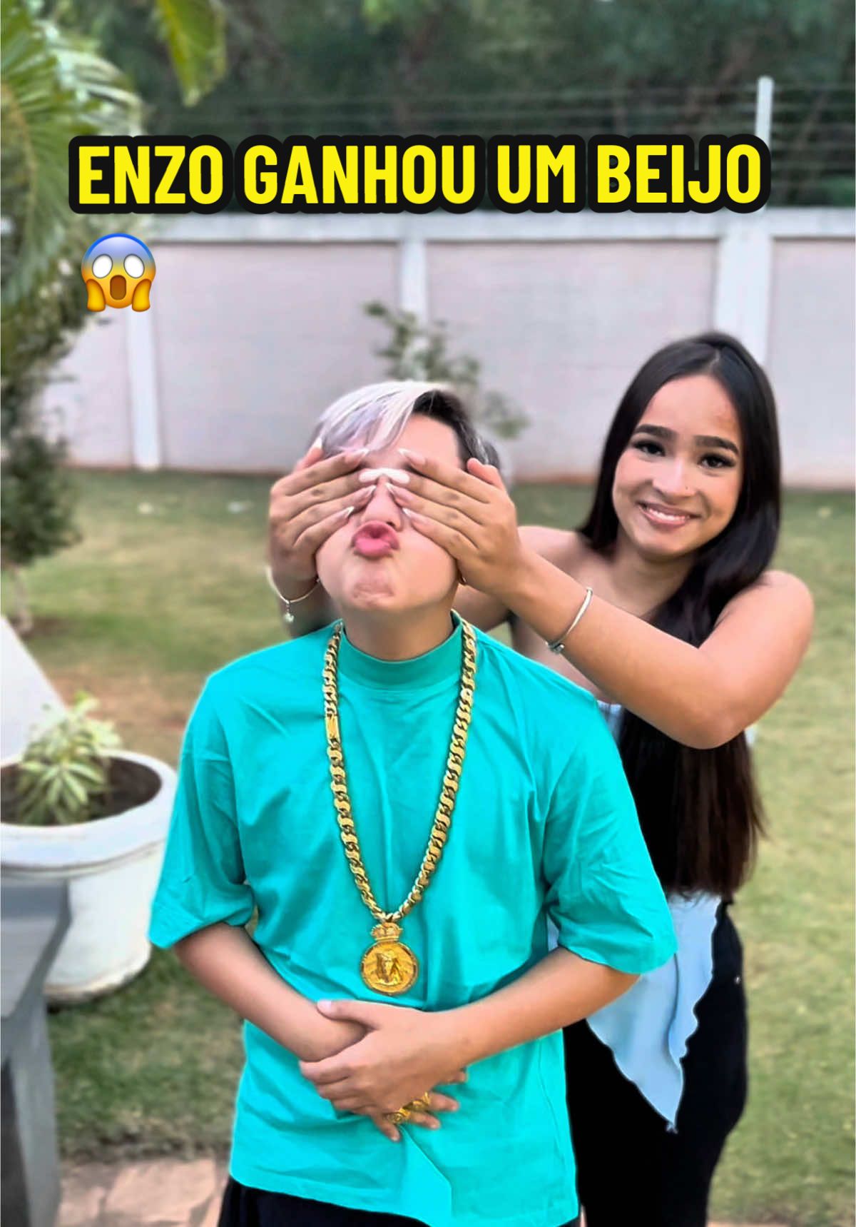 ENZO GANHOU UM BEIJINHO DA RAFA 🫣❓ #influencer #raenzo #for #fo #dancer #casal #foryoupage 