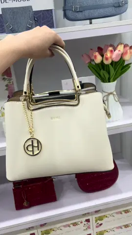 Không cần dịp đặc biệt, chỉ cần có mẹ – đã là lý do để trao tặng. túi xách dành riêng cho những người phụ nữ tuyệt vời nhất thế gian 💌 #TuiTangMe #HAPAS #túi_xách_đẹp #xuhuong #viral 