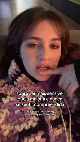 e o pior é quando você cria uma imagem de durona como “armadura” e ninguém vê que você, na verdade, sente e sente muito mais intensamente as coisas 