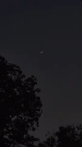 لوگ مجھ سے مل کر بچھڑ جاتے ہیں اس لیے میں لوگوں سے دور رہتا ہوں مت سمجھو کہ آتے نہیں آداب ملاقات مجھے خلوص کا بندہ ہوں، عادت سے مجبور رہتا ہوں  جن سے بڑھا میرا رابطہ غم ہی ملا اب رابطہ نہیں بڑھاتا بہت مصروف رہتا ہوں  ،لوگ مجھے کہتے ہیں بے مردت اور خود غرض کتنے اچھے ناموں سے مشہور رہتا ہوں  ہر وقت کھویا رہتا ہوں خود کی تلاش میں بہت تھک گیا ہوں، اپنوں سے دور رہتا ہوں۔