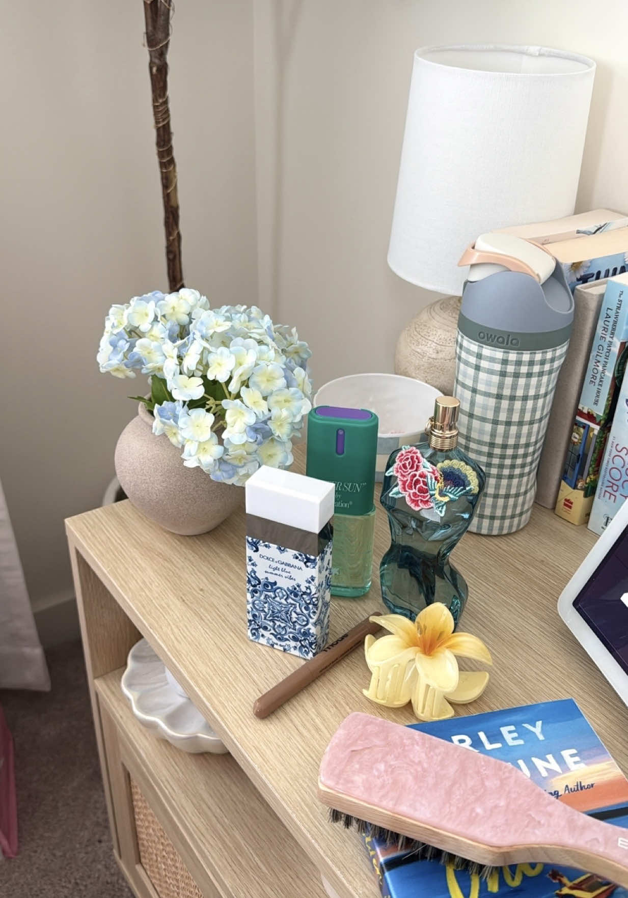 Buy 👏🏼 Whatever 👏🏼 You 👏🏼 Want 👏🏼 Sorry but not sorry 🤣 I’m that type of friend that will always tell you to get it! Treat yourself to that fragrance, or that @Jellycat or even that lippie 🩷 Soooooo, what’s on your wishlist? 😏