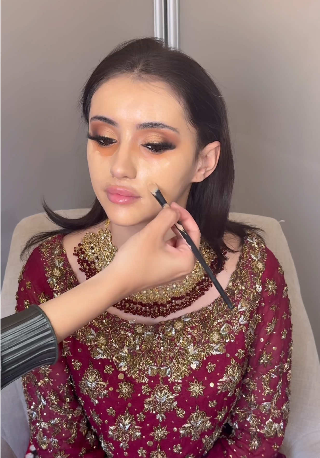 Bridal makeup tutorial on my stunning model @basmalatari ❤️ Makeup & Hair @_makeupbyaisha Jewellery @jewelsbysanaumar__  Outfit @shakeelsbyzeeshandanish  Bridal hair and makeup packages available ❤️ (not all steps were recorded)  #makeup #bridalmakeup #sheffieldmua #baraat #nikaah #partymakeup #partyglam #facebeat #makeup #sheffieldmakeupartist #model #mua #hudabeauty #bradfordmua #rotherhammua 