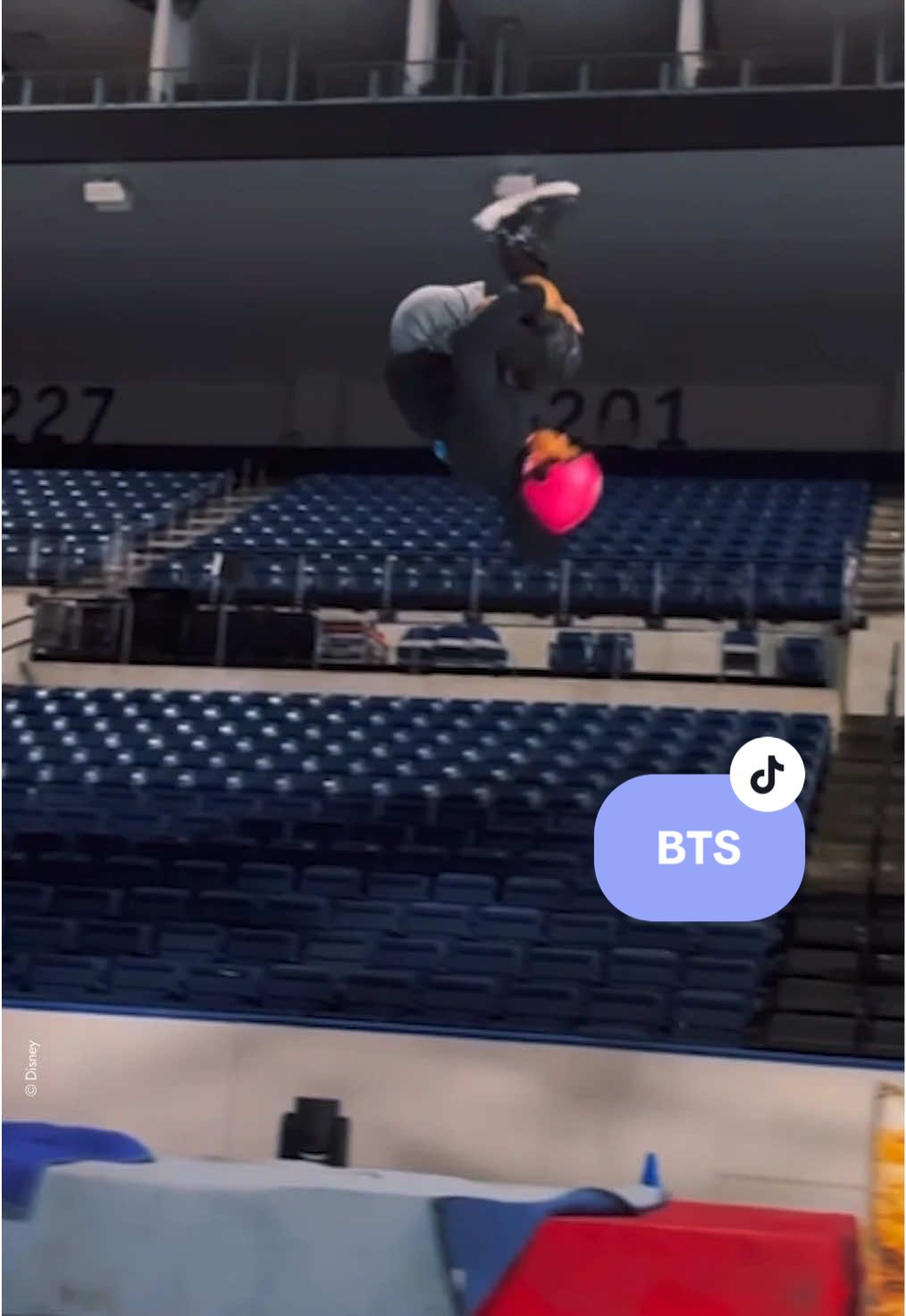 Just a regular rehearsal with our ice skaters 🤭⛸️