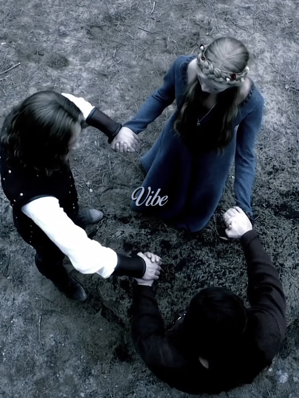 #thevampirediaries - a vibe dessa série é surreal. | #theoriginals #tvd #tvdu #edits #viral #foryou #fyp  ib: @evy 