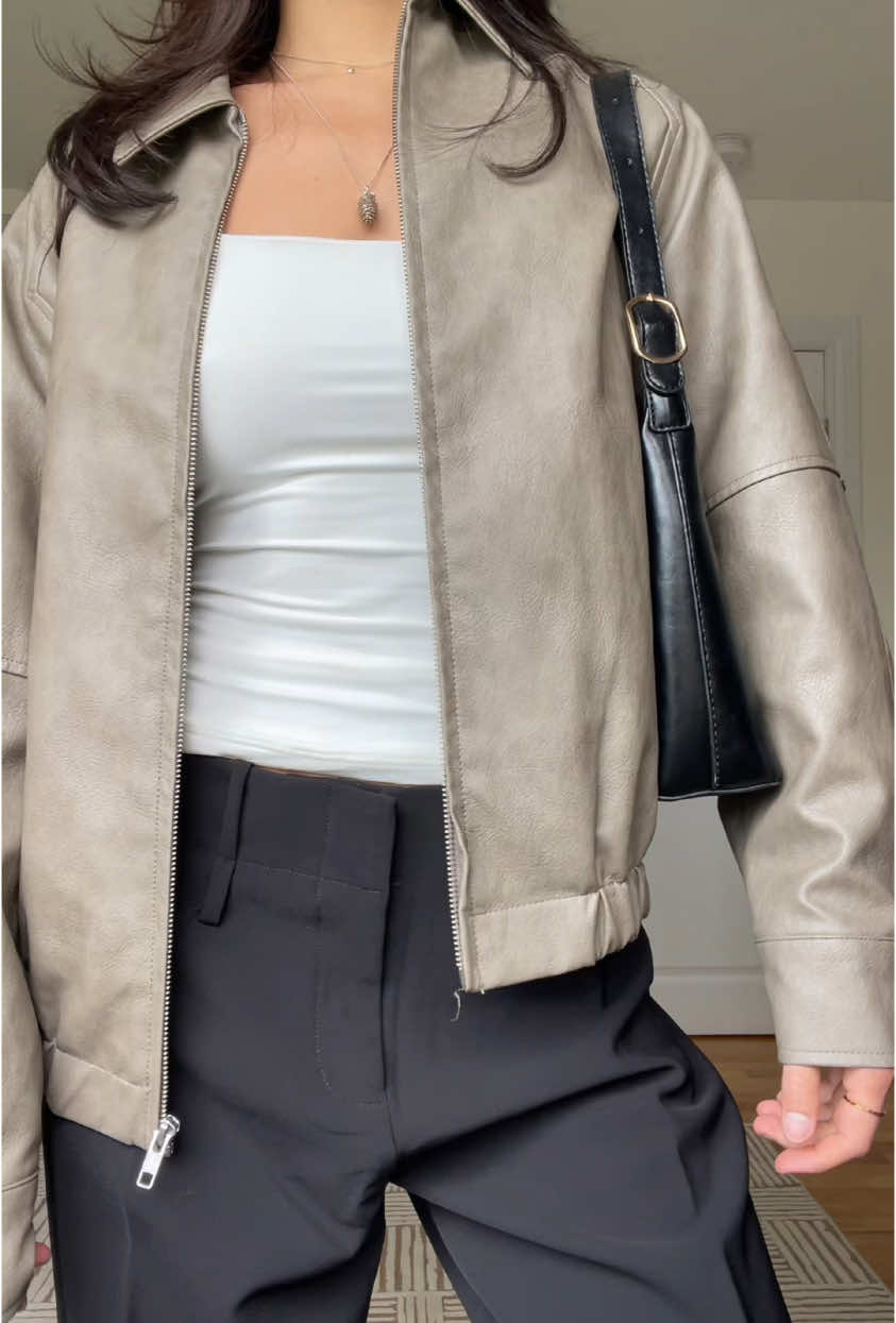 Reacreating a Pinterest outfit! Haven’t done one of these in a while #pinterest #recreatingoutfits #recreatingpinterestoutfits #haileybieber #haileybieberstyle 