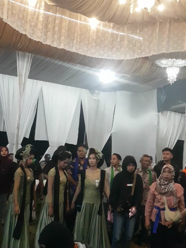 wirahma sari putra 2_pager gunung🤗 @Eva Meilina Indah @halooicaa_ @mpi @Nurhayati  #ronggeng  #ronggenggunung  #wirahmasariputra2  #fyp  #viralvidio 