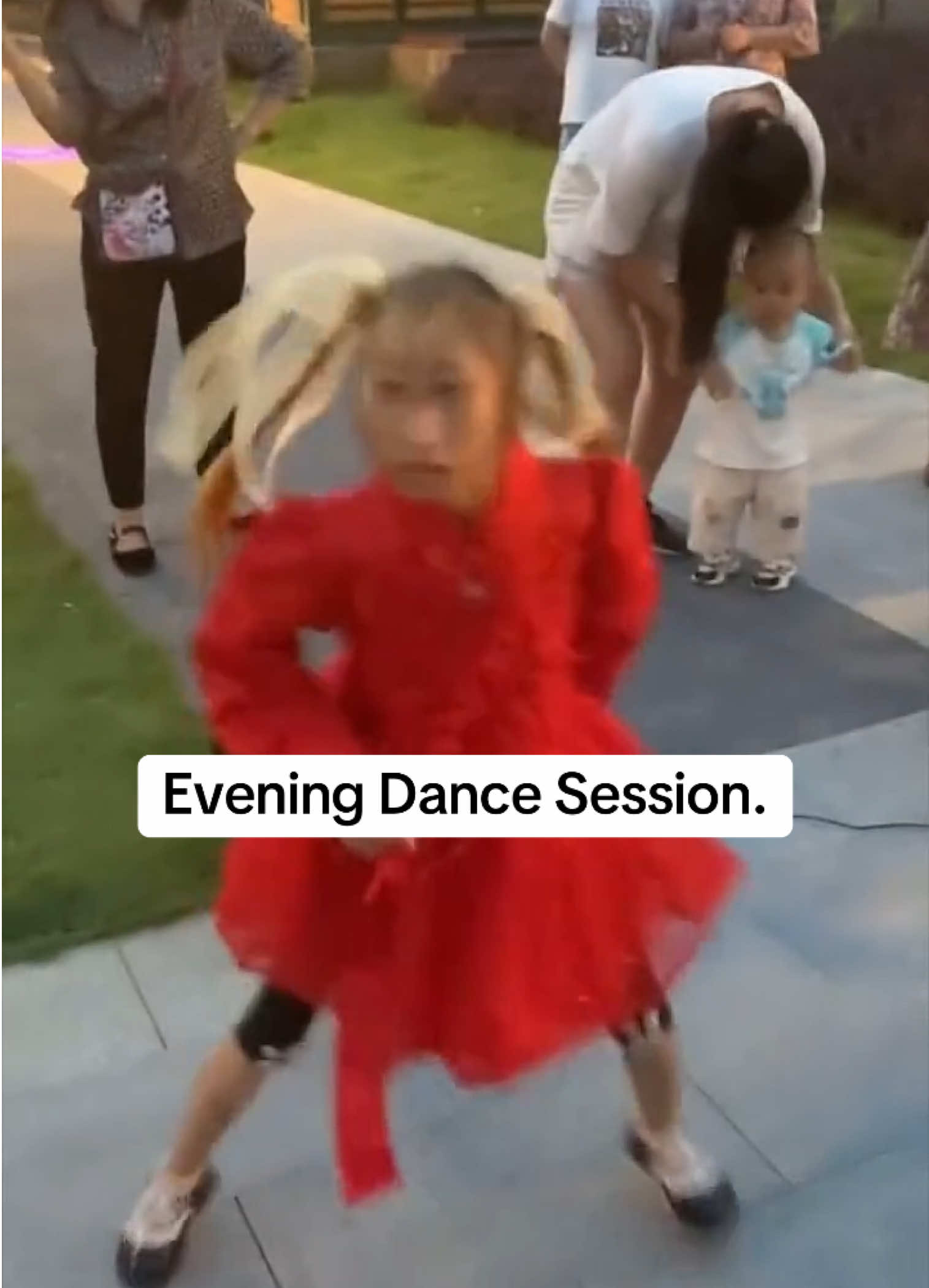 Dancing is her favorite activity.  #xiaoxiao #xiaoxiaochinese #xiaoxiaothechinesegirl #chinesekickgirl #chenxiaoxiao #viral #cute #cutedance #dancing #dancer #dance #dancingqueen #laoyao #diva #icon #queen #fyp #fypシ 