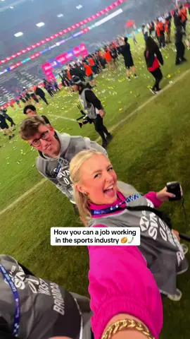 Let me know any questions you have and what roles you’d love to know more about x #workinginrugby #socialmediamanager #womeninsports #rugby7s #rugby 