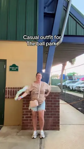 Casual outfit for sporting events 