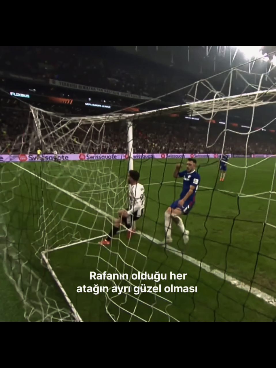 Başlattığı pozisyonu kendi bitirmiş ne diyelim ki #rafasilva #ahu #besiktas #bilbao 