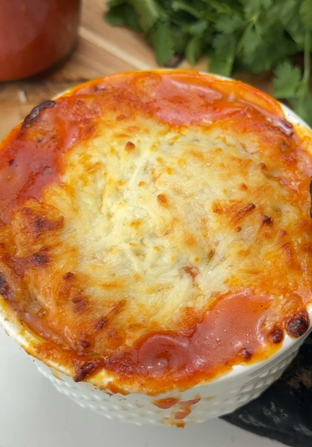 Say “YUM” if you would eat this no-noodle Lasagna 🤤🙌🔥 What you need Thin-sliced ham or zucchini Ground beef or sausage  Marinara sauce Ricotta or cottage cheese  Shredded mozzarella How to make it 1. Brown your meat and mix with marinara.  2. Layer in a dish with your ham or zucchini, ricotta, mozzarella and repeat a few times. 3. Bake @ 375F for 20-30 mins. Enjoy! 