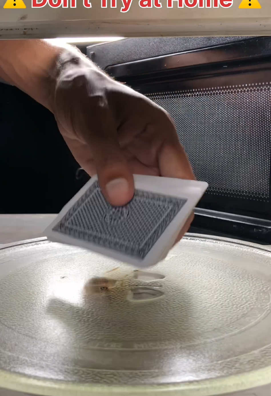 Microwave Vs Cards #microwave #experiment #scienceexperiments #cards #microwavechallenge #fyp 