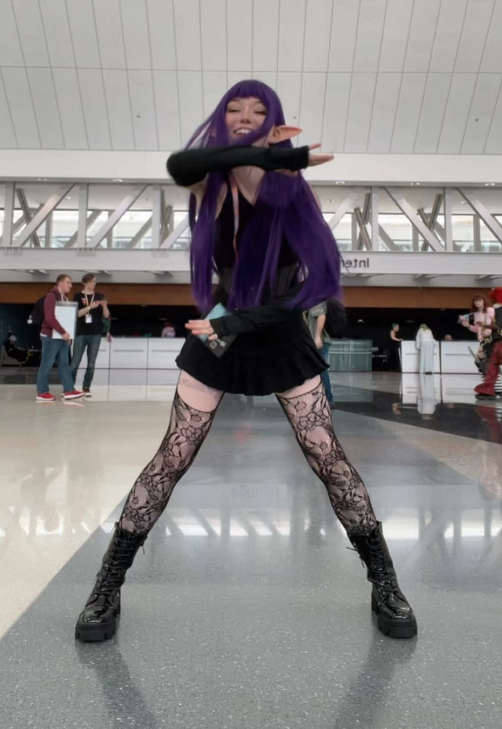 This dance in a corset is a bad idea LOLLL it was so stiff #cosplay #sololeveling #esil #sololevelingcosplay #esilcosplay 