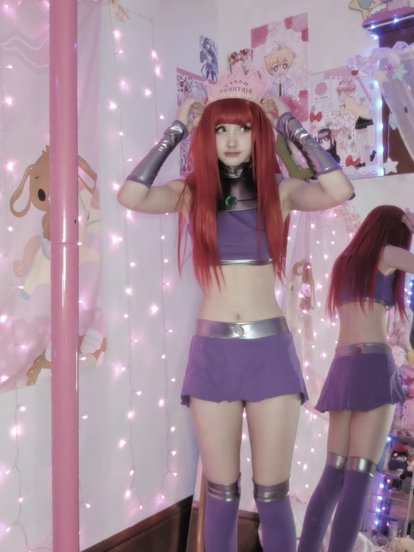 dressed up like a princess 🤭 #starfirecosplay #teentitanscosplay #starfire #Viral #fyp 