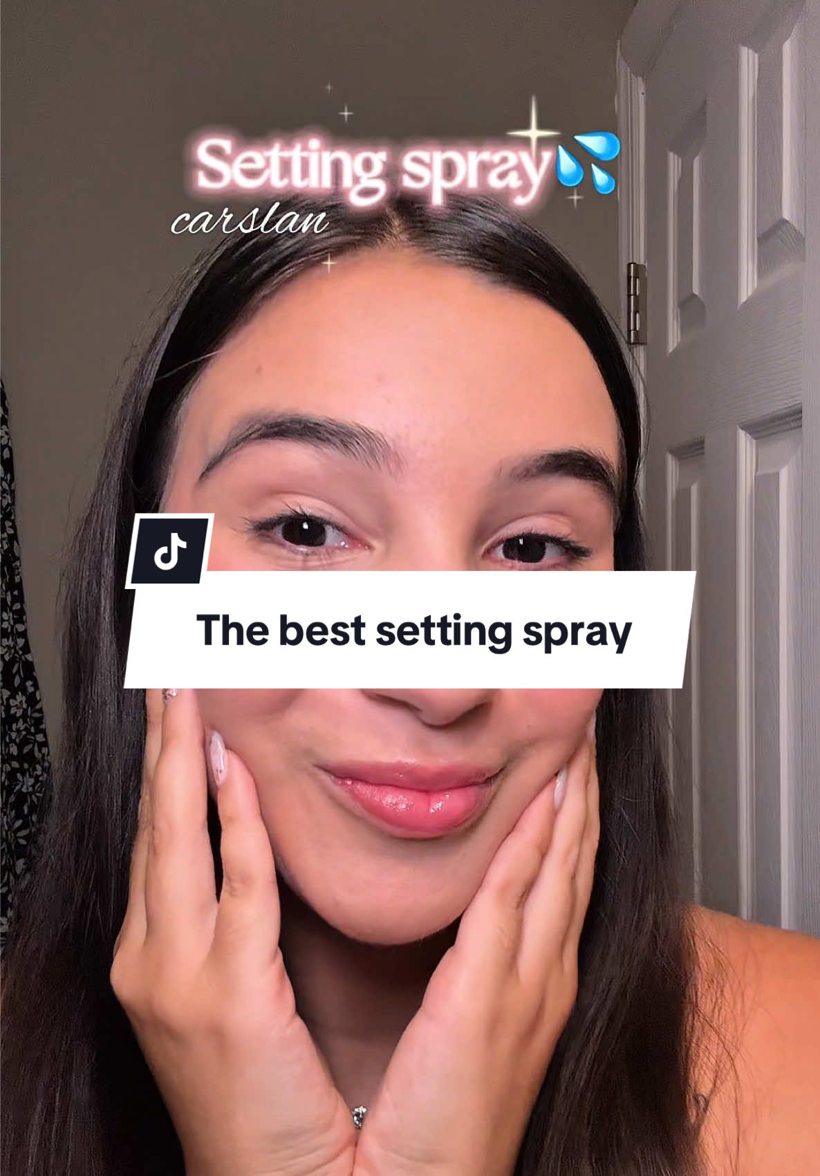 Este setting spray de Carslan me tiene la piel sellada y glow todo el día ✨💦 No se mueve NADA 🔒 @carslan_us  #carslan #settingspray #makeup #maquillaje #tiktokshop #GlowUp #makeuplover 