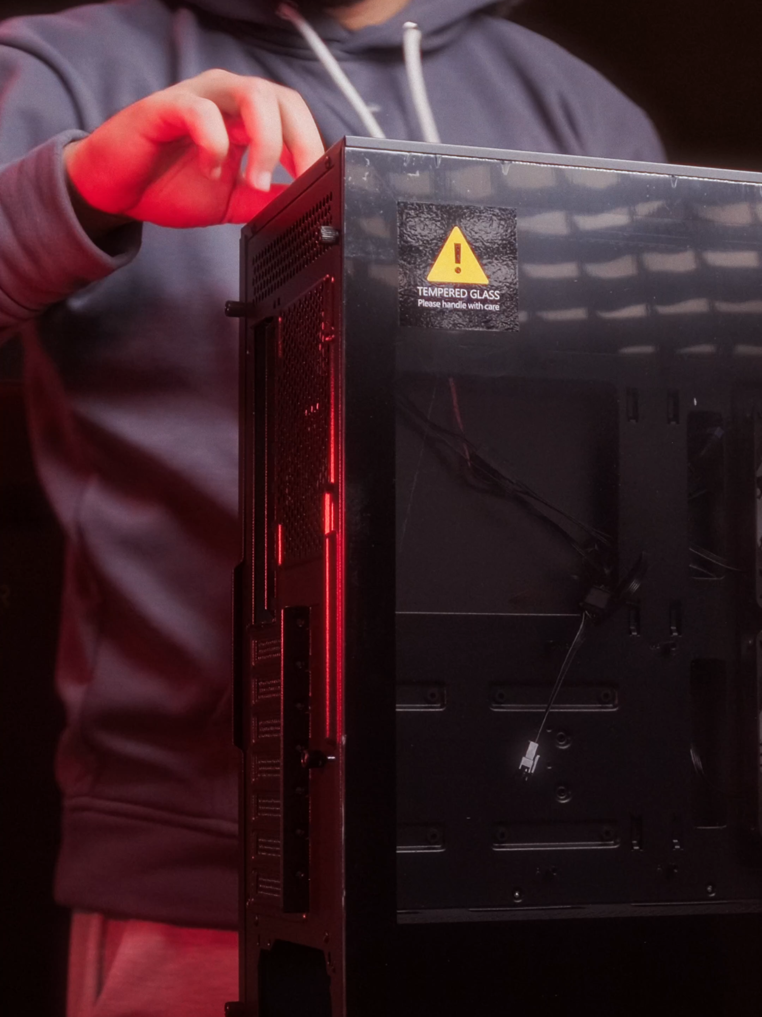 الكهرباء الساكنة وكيف يمكن تدمج جهازك؟؟ #بيسي_قيمنق #بيسي #TechTok #gaming #gamingpc #العاب #TikTokTech #تكنولوجيا_اليوم #PC_Build #ديزاد_تك #TechTips #GamerSetup