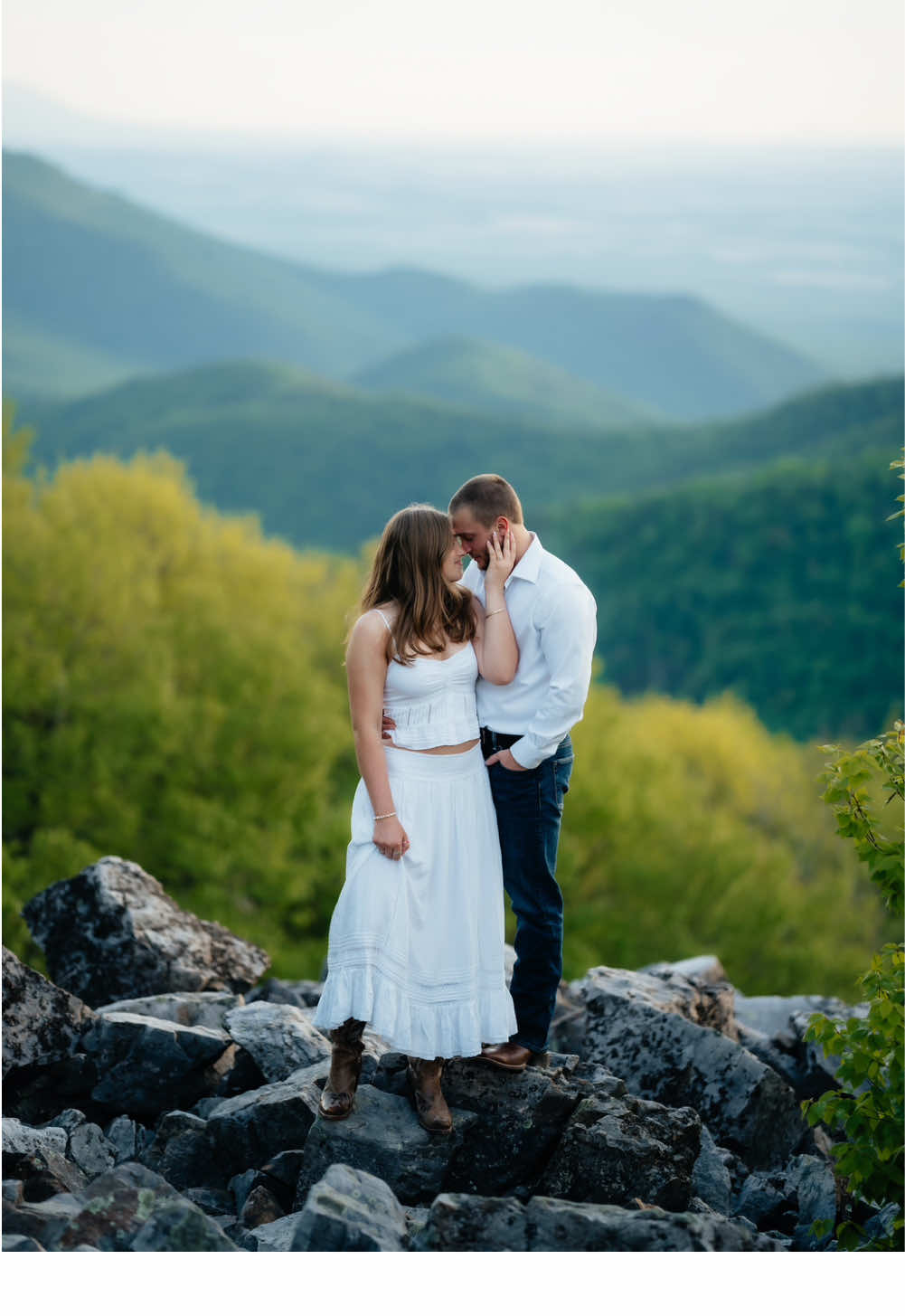 The prettiest views for this engagement session!  #engagement #engagementphotos #live #couplegoals #wedding #weddingphotographer #engagementphotograoher #virginia #virginiaphotographer #results 