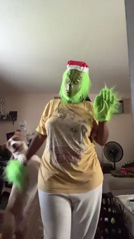 Max clearly needed that at the end so I had to give it to him🙄🤚🏾 #grinch #cupidshuffle 