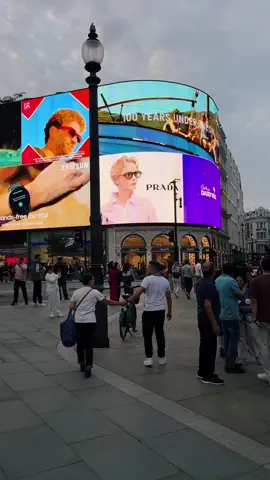 London❤️💫#london #londonlife #foryou #uk #uktiktok #itsalllondon #viral #fyp 