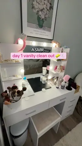 please ignore my feet #asmr #vanity #CleanTok #cleaningtiktok #organization #makeup #beauty #relaxing #foryourpage 