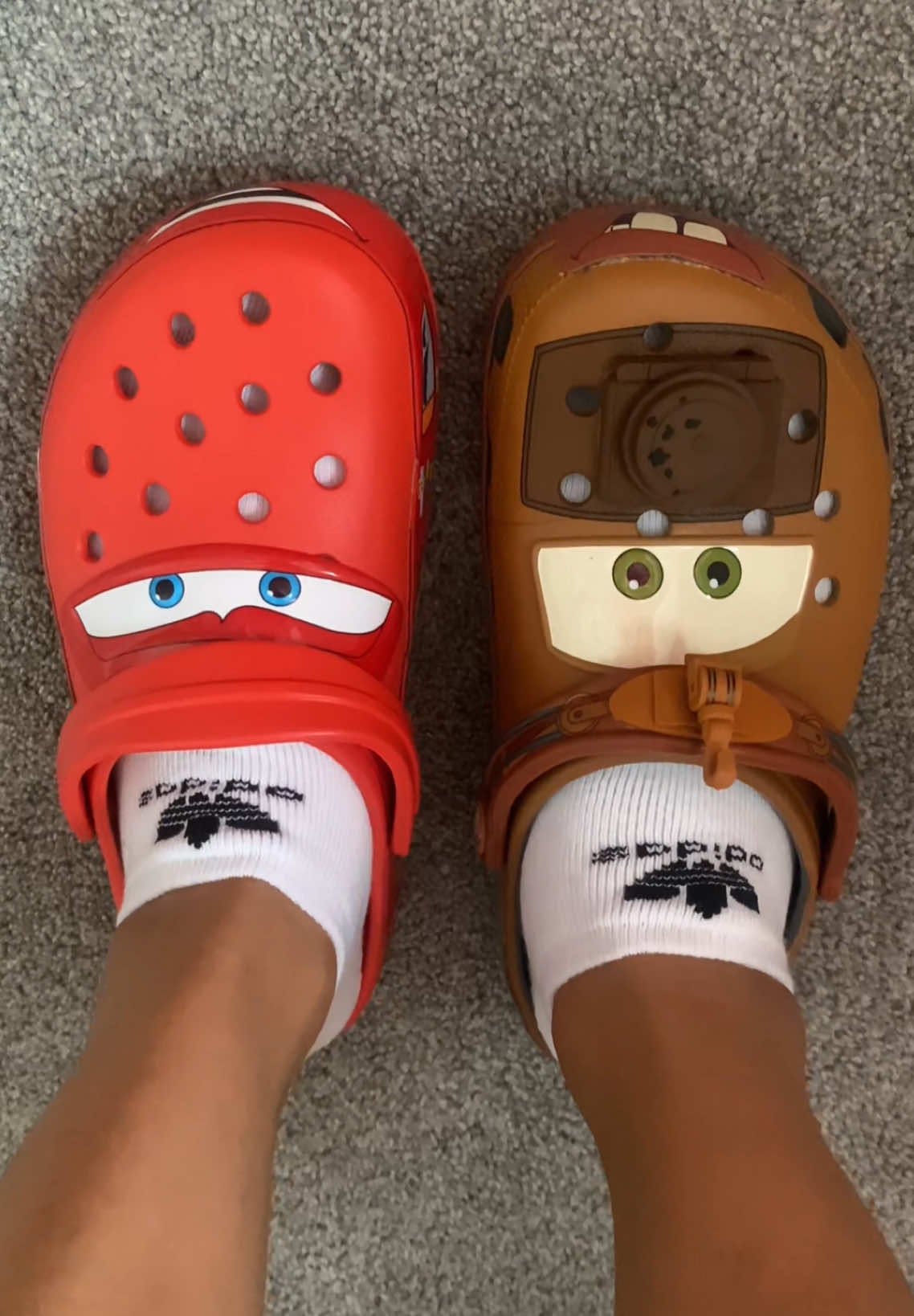 Omg theyre adorable🫰 😍💕Crocs Cars New release #crocs #lightningmcqueen #mater #disneycharacters #mismatched #Crocslover 