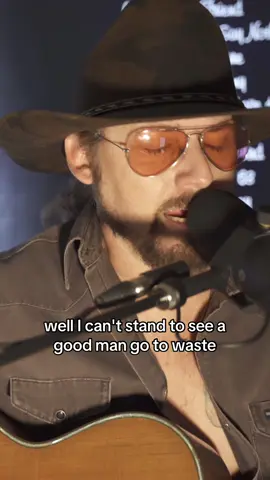 I can't stand to be where heartaches hang around It's so easy for the blues to get me down To see a grown man crawl is more than I can stand And I can't look into the eyes of half a man So I never go around mirrors... #countrymusic #classiccountry #keithwhitley #country #countrymusictiktoks 