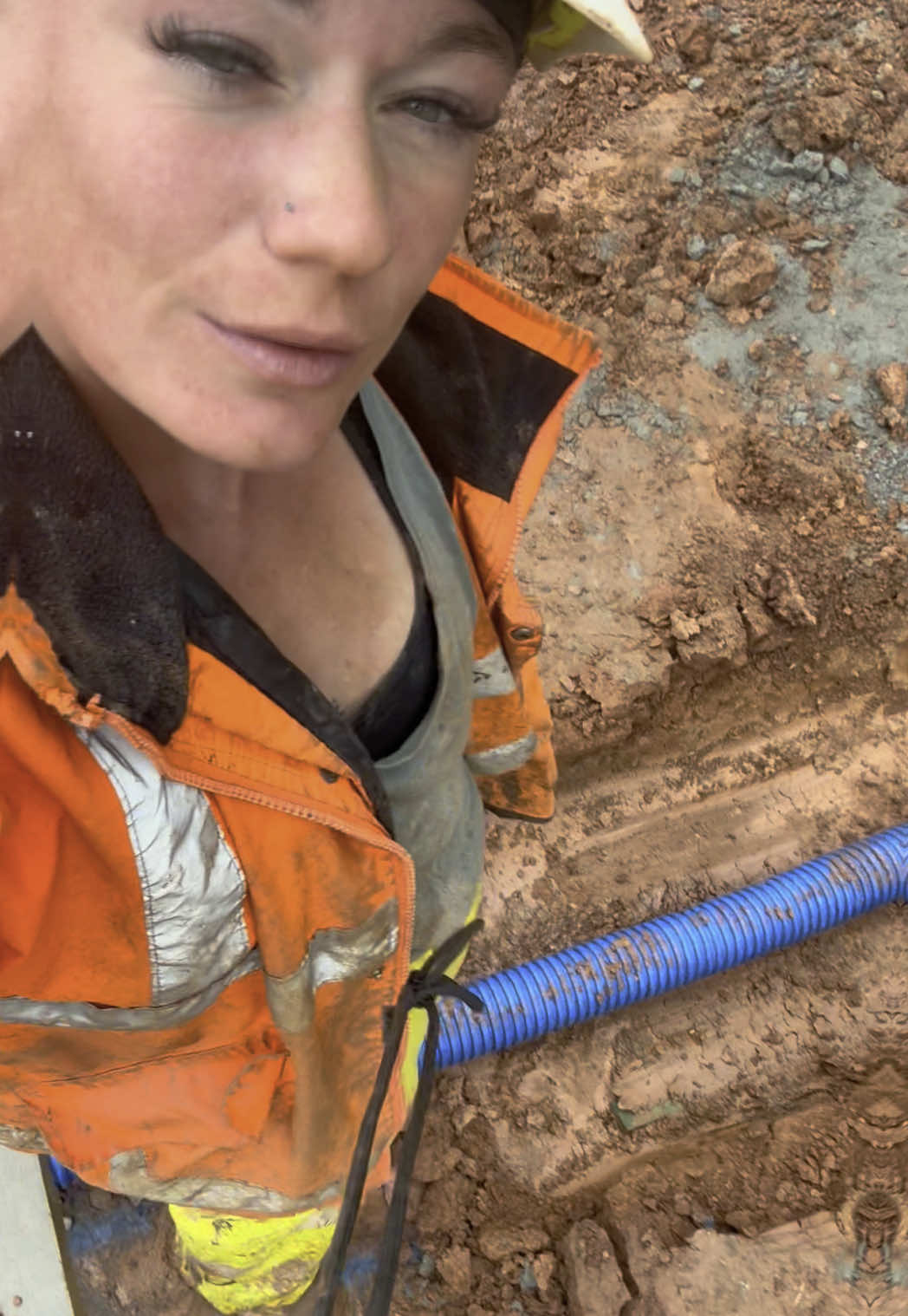 I’ve been showing everyone who said I can’t do it, wrong. Where have you been ? X #construction #womeninconstruction #bluecollarbabe #groundworks #womanhood #womenintrades #groundworker #femaleconstructionworker 