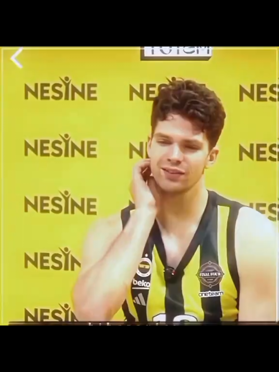 yakisiklimm❤️‍🔥 #tarıkbiberovic  #tarıkbiberovic #fenerbahçebeko #kesfetbeniöneçıkart #fenerbahçe1907 #fenerbahçe #fenerbahçe💛💙 #basketball #kesfet #basketballchallenge 