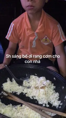 Sở trường thích nhất bố rang cơm với tóp mỡ 