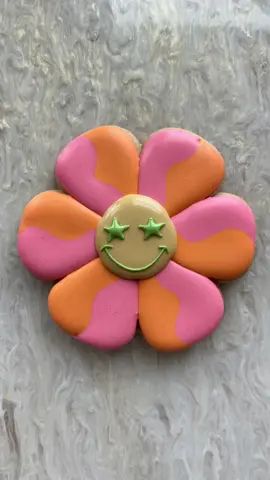 Is it officially summer now? #kianadecorates #decoratedsugarcookies #bakersoftiktok #cookies #royalicing #royalicingcookies #decoratedcookies #sugarcookiedecorating  #decoratingsugarcookies #cookiedecorating #cookiesoftiktok #dessert #satisfying #cookieart #cookieartist #oddlysatisfying #sweetandsavorykaty