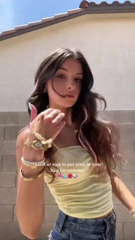shoutout bead extentions 🎀🐚 #pinkhair #pinkhairbrunette #pinkhairextentions #summerhair #summeroutfits #beauty #fyp #pinkhighlights #summervibes #summerhairstyle 