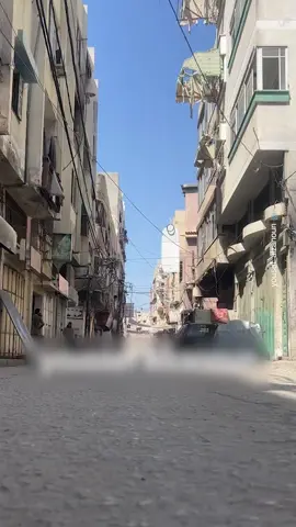 مشاهد مرعبة وثّقتها عدسات المصورين للحظة شنّ جيش الاحتلال الإسرائيلي غارات جوية عنيفة على مناطق متفرقة من قطاع غزة. #تفاعل ليصل إليك كل جديد