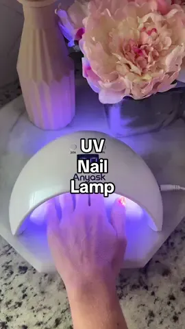 Love this UV light, such a great option for home or professional use 🤩 #uvlight #naillight #uvcurenails #diynails #athomenails #nailtech #diydipnails #dippowdernails #acrylicnails #nails #nailart #doyourownnails #naildryinglamp #uv #uvlamp #uvlampfornails 