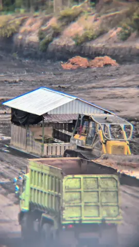 😀😀 #tambangbatubara #buldozer #fyp 