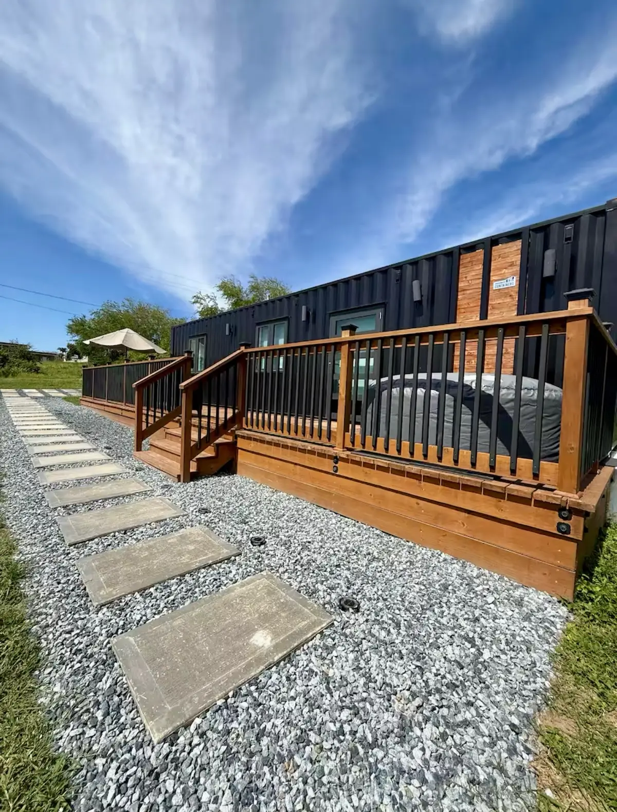 Tremendo proyecto diseñado por el cliente, aqui en Modern Containers hacemoa realidad tu proyecto. Localizado en Isabela PR. Actualmente Airbnb llamado EcoNest Isabela Retreat. ⭐️⭐️⭐️⭐️⭐️.  Si quierea vivir la experiencia te dejamos el link: https://airbnb.com/h/econestisabela