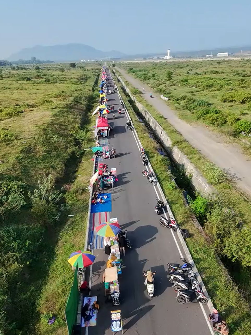 info CFD view terkeren 😁😁 📌 bandara dhoho kediri #kediri #kediri24jam #kedirilagi #kediripride #cfdkediri #bandaradhohokediri 
