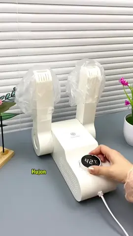 Sepatu basah? Tenang aja! Pakai pengering sepatu elektrik ini.Cepat kering, bebas bau, dan aman untuk semua bahan. Praktis banget buat musim hujan! Klik keranjang kuning di bawah ya!  #PengeringSepatu #Taffware #SepatuBebasBau #MusimHujan #PraktisDanCepat #TikTokShopID #viral #viralvideo #foryou #foryoupage #fyp #pengeringsepatumurah #pengeringsepatupremium 