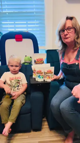 #candeeze #freezedried #freezedriedcandy #skittles #spree #marshmellow #lemonheads #sourskittles #candy #toddlersoftiktok #tastetesting 