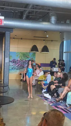 Fashion show clothing @Maritzaguevaradesigner #reel #short #tiktok #parati #model #actriz #maritzaguevaradesigner #Runway #fashiontiktok 