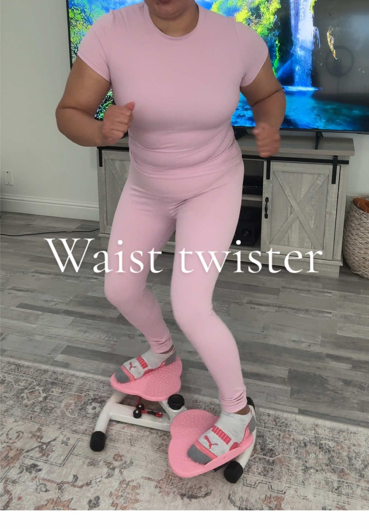 #twistermachine #waisttwister #waisttwistermachine #workout #athomegym 