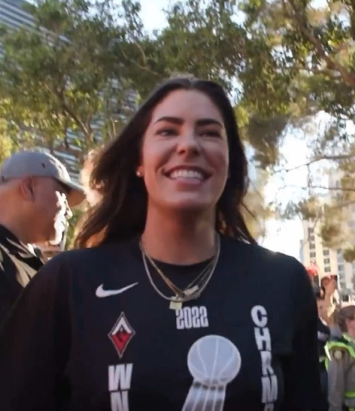 The #Aces honored #KelseyPlum in her return to #Vegas with the #Sparks 🥹👏 (via @Las Vegas Aces) #WNBA 