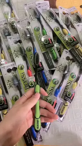 Bàn chải than tre hoạt tính Hàn Quốc lông mềm mịn làm sạch mảng bám, giúp răng chắc khoẻ