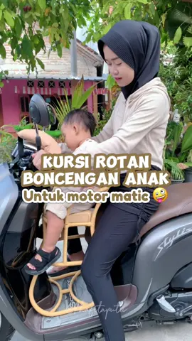 Untung nemu kursi rotan ini, jadi gak bingung kalo mau motoran sama anak😜 wajib punya sih #kursirotan #kursiboncenganak #kursiboncengan #motormatic #fyp #fypdongggg #foryou 