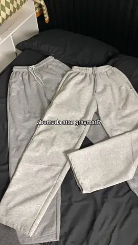cakep dua duanya😭 #sweatpants #celanapanjang #sweatpantsoutfit #sweatpantseason 